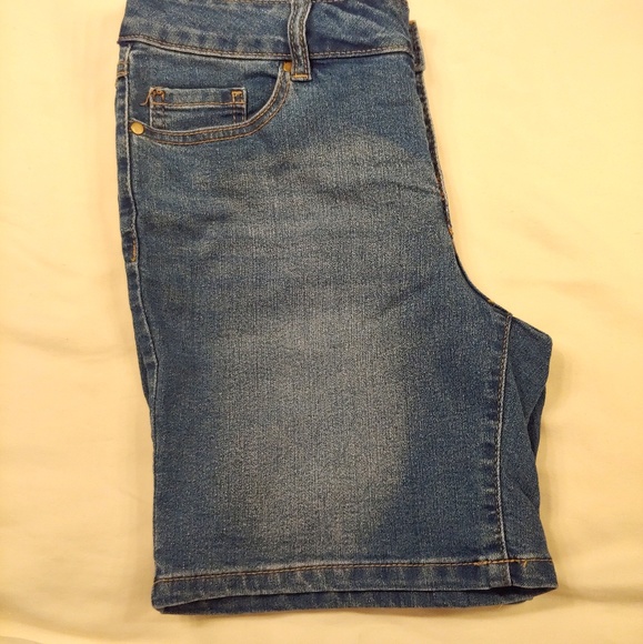 Artisan NY Cargo Shorts - Picture 4 of 5